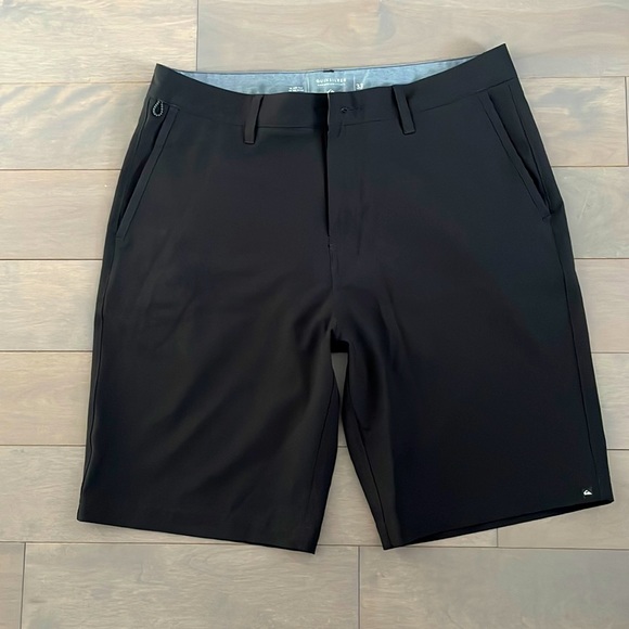 Quicksilver black shorts - Picture 1 of 3